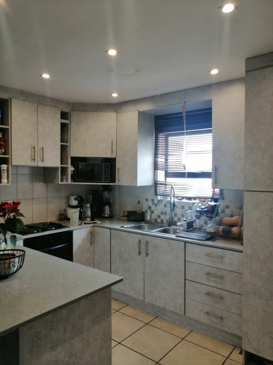 2 Bedroom Property for Sale in Sea Breeze Western Cape